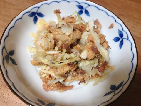 サバの味噌煮缶とキャベツの和え物